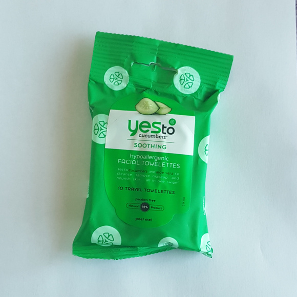 Other - FREE Facial Towelettes Soothing